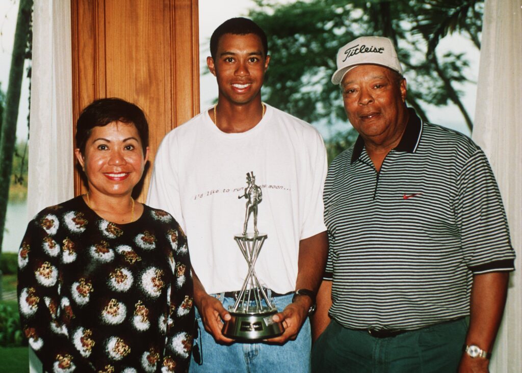 Tiger Woods poses with his mother and father at the Johnny Walker Classic