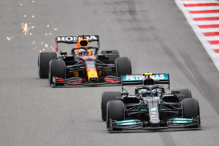 Valtteri Bottas leads Max Verstappen at the 2021 Russian Grand Prix