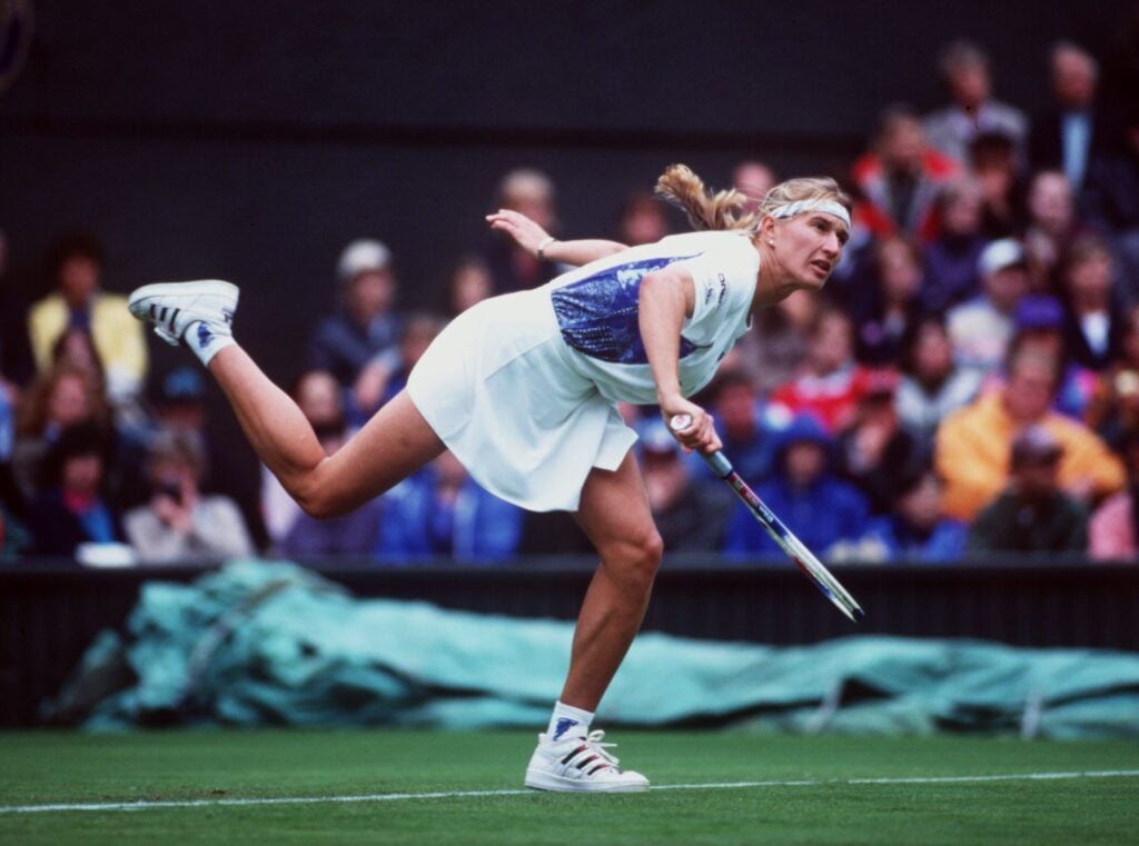 Steffi Graf playing Lori McNeill at Wimbledon in 1994