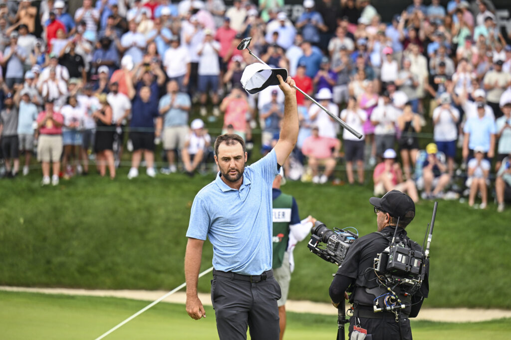 Scottie Scheffler thanks crowd after winning the Travelers Championship 2024