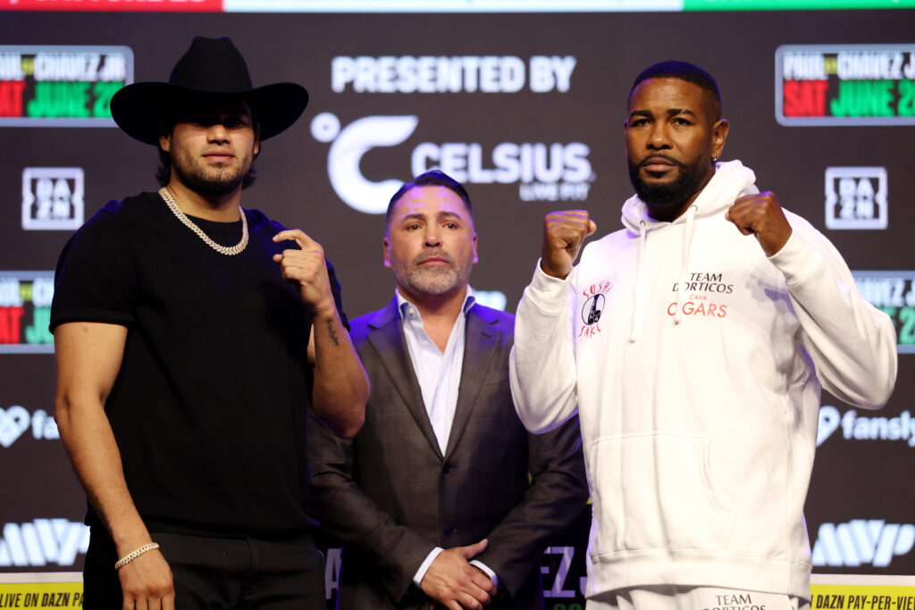 Gilberto 'Zurdo' Ramirez (L) and Yuniel Dorticos face off at a press conference as promoter Oscar De La Hoya looks on