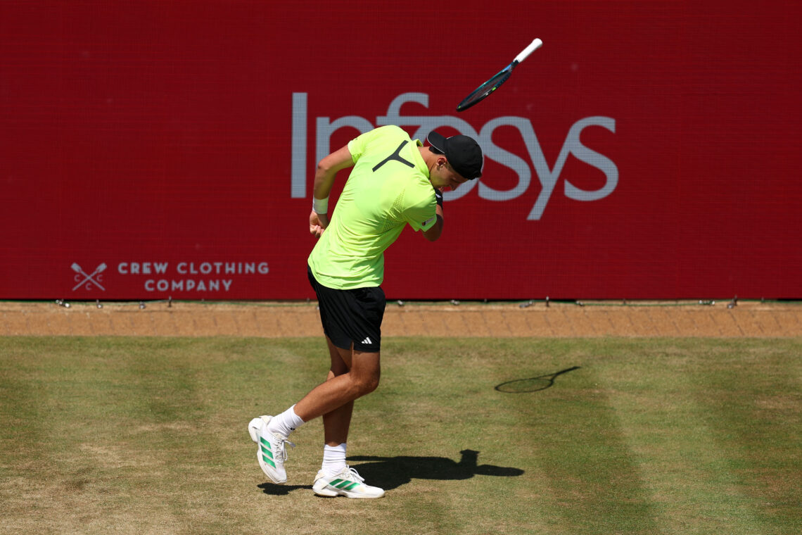 Jakub Mensik smashing his raquet at Queen's Club