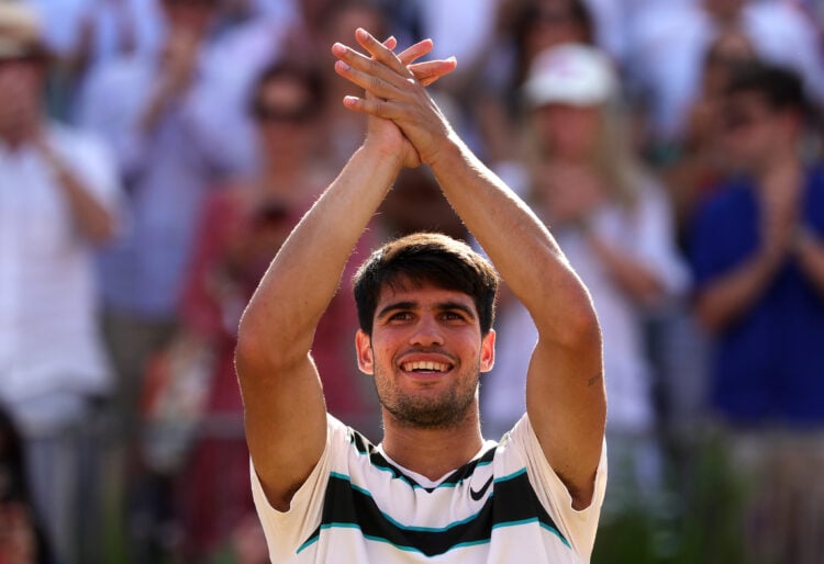 Carlos Alcaraz celebrating a Queen's Club victory in 2025