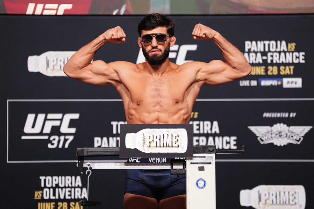 Arman Tsarukyan poses on the scale during the UFC 317