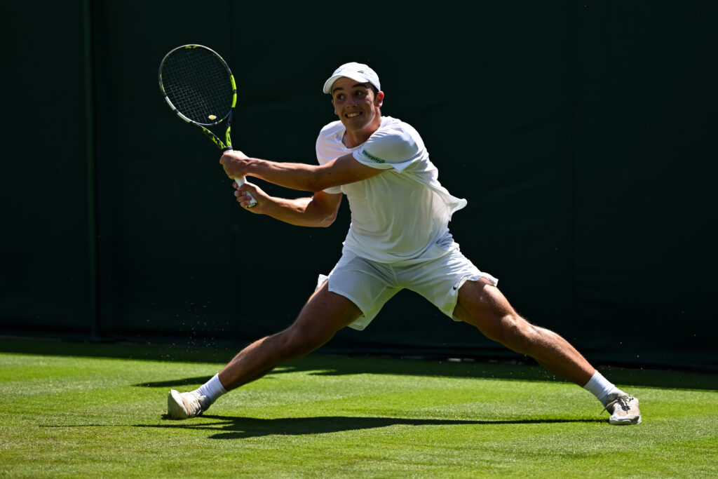 Oliver Tarvet playing Leandro Riedi at Wimbledon 2025