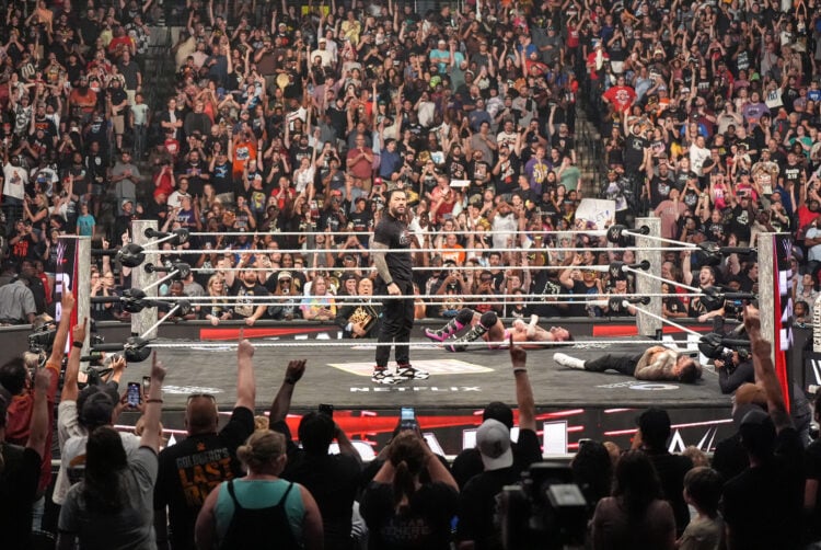 Roman Reigns returning to WWE Raw for the first time since April