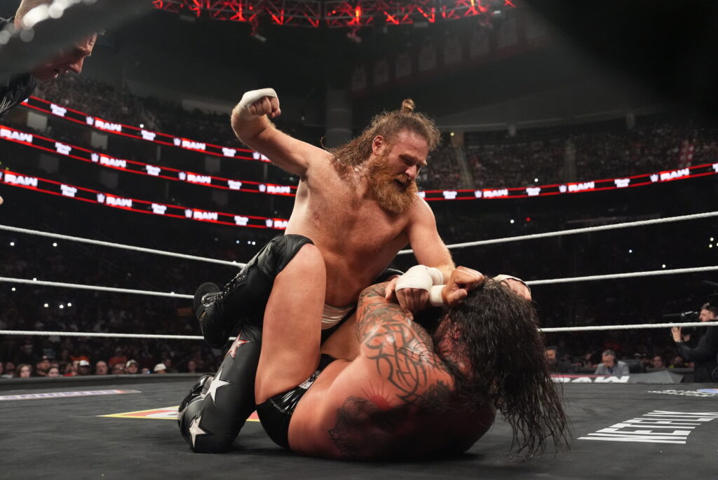 Sami Zayn wrestling Karrion Kross on WWE Monday Night RAW