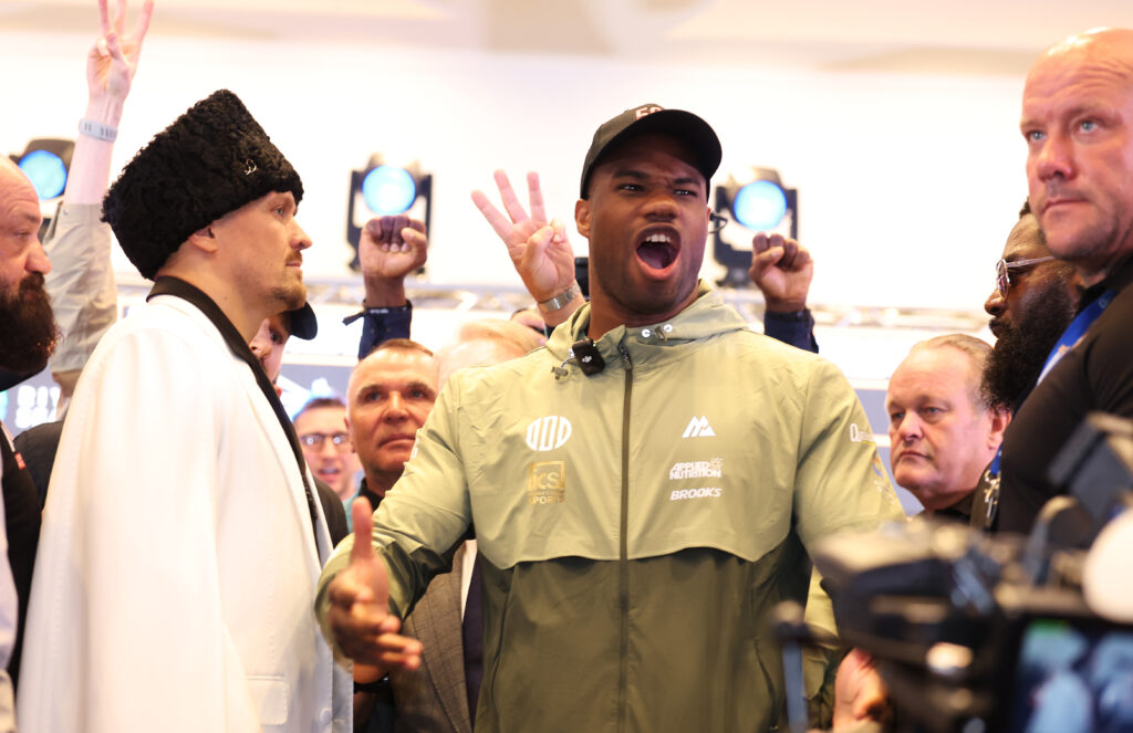 Oleksandr Usyk and Daniel Dubois face off