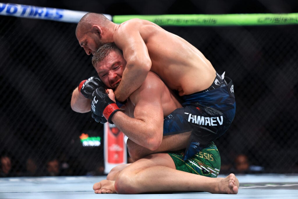 Khamzat Chimaev attempts to choke Dricus Du Plessis