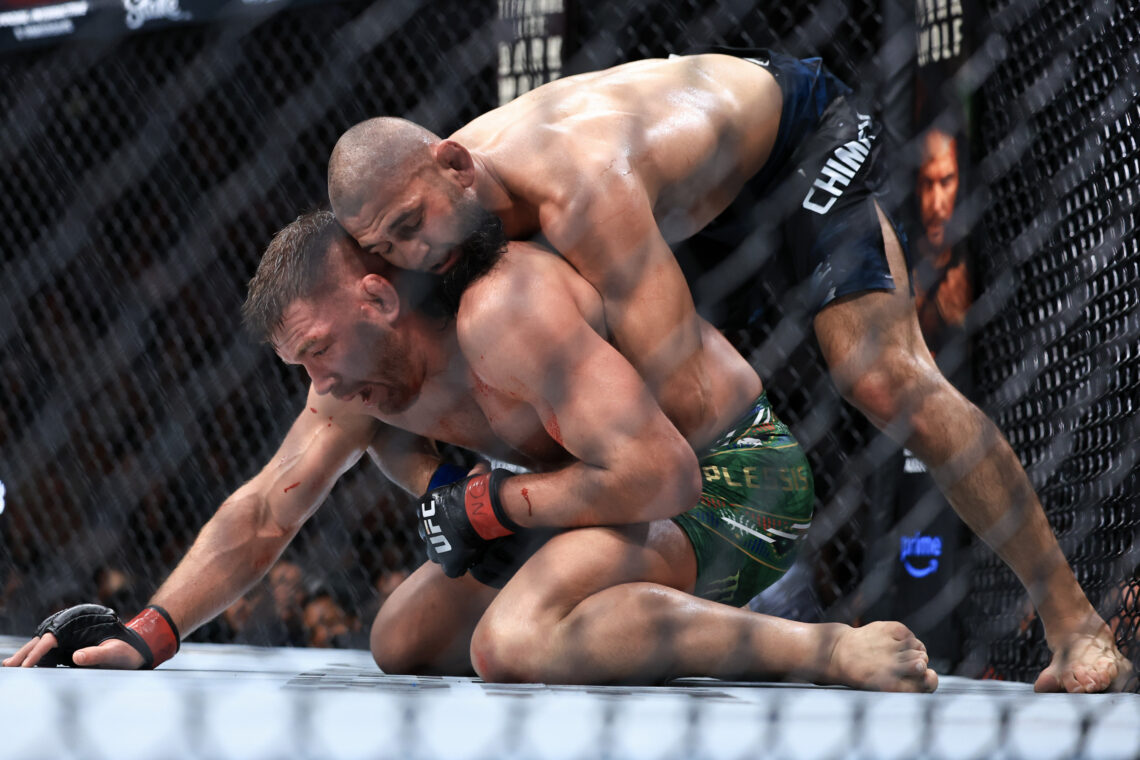 Khamzat Chimaev grapples Dricus Du Plessis