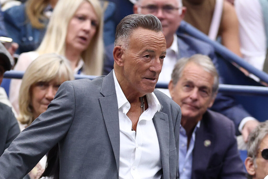 Bruce Springsteen watching the US Open final between Jannik Sinner and Carlos Alcaraz