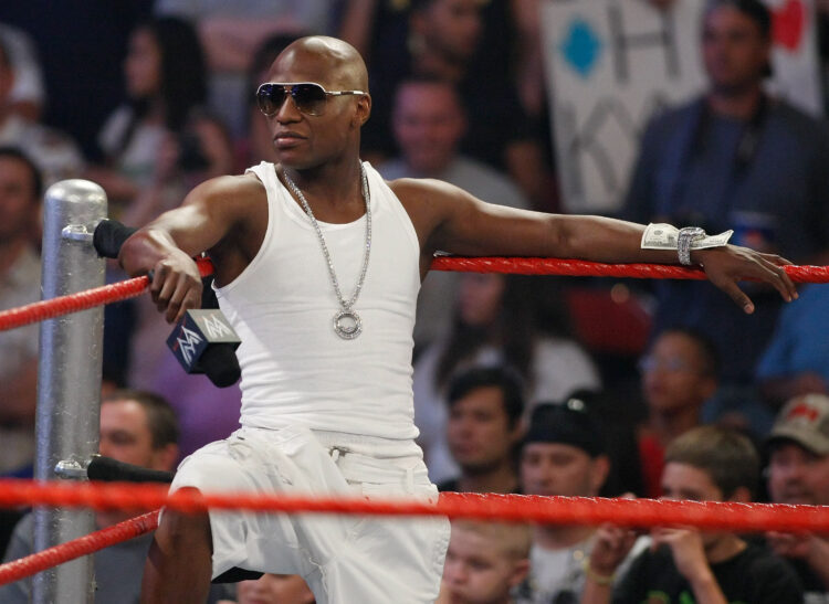 Floyd Mayweather appearing on WWE Raw in Las Vegas in 2009