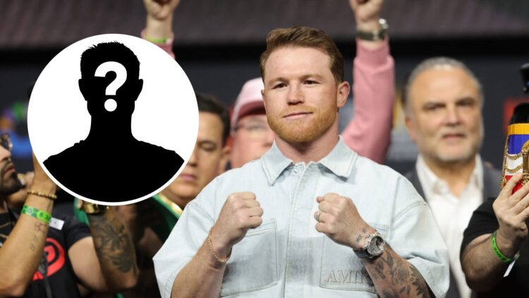 Canelo Alvarez (right) poses at Terence Crawford press conference
