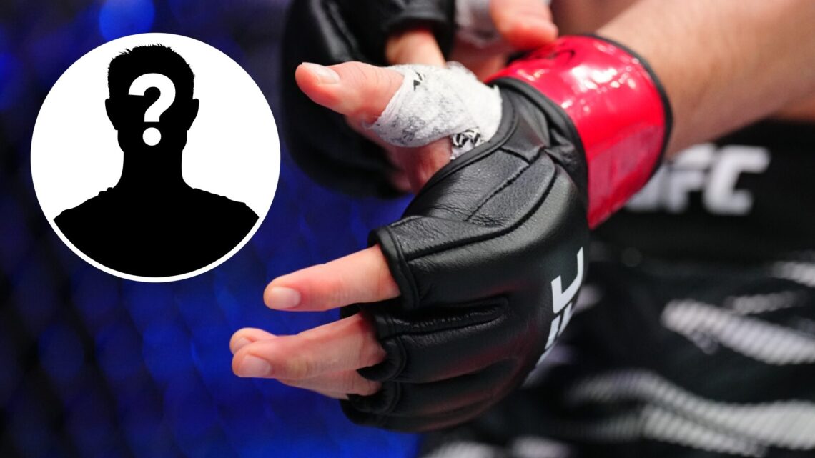 Detail view of the gloves of Robert Whittaker